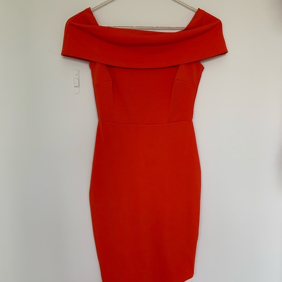 BOOHOO Petite Asymmetric Off Shoulder Dress - Picture 4 of 8